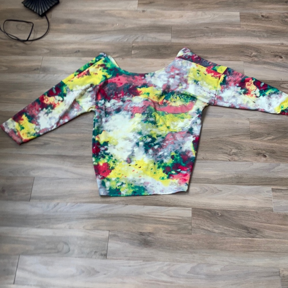 Arabella top twist back bright tie dye like print top size 2X - Picture 4 of 17